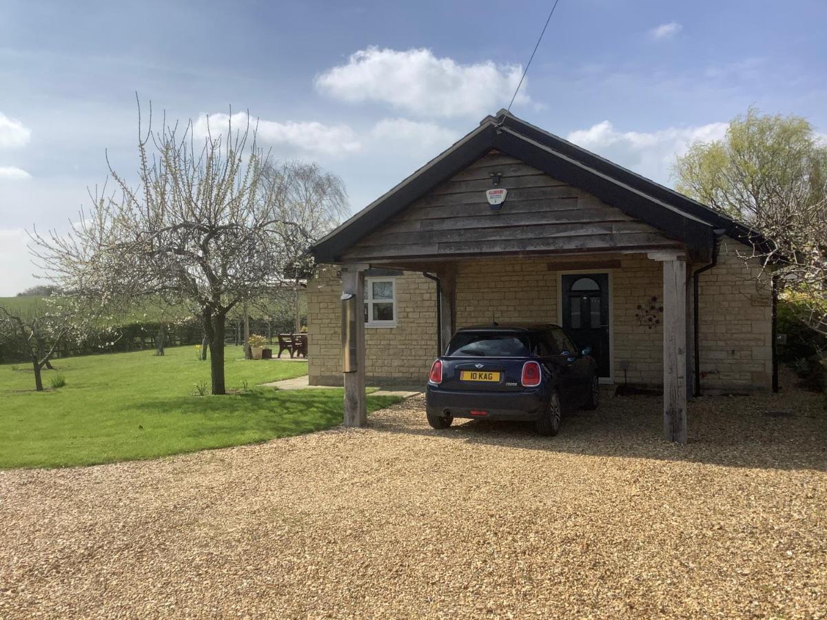 Orchard Cottage, Clematis Cottages, Stamford. Accessible Luxury Home. Exterior photo